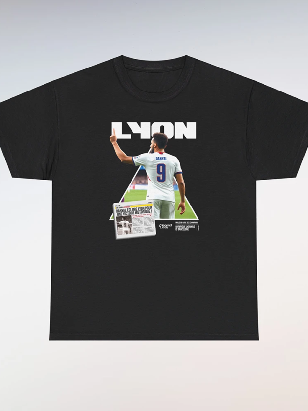 <a href="https://www.legendklub.com/maillot-personnalise/t-shirt-lyon-barcelone-noir-personnalisable/">T-Shirt Lyon-Barcelone Noir (Personnalisable)</a>