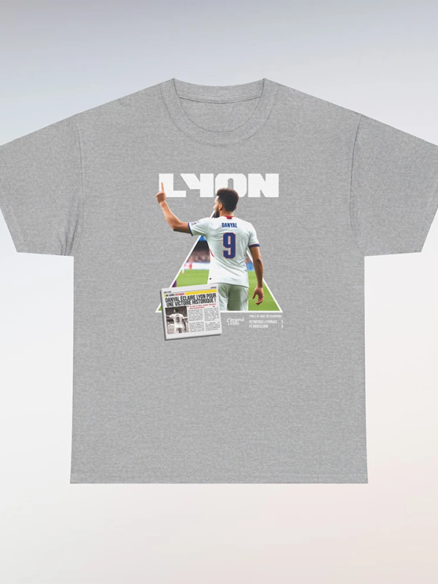 <a href="https://www.legendklub.com/maillot-personnalise/t-shirt-lyon-barcelone-gris-personnalisable/">T-Shirt Lyon-Barcelone Gris (Personnalisable)</a>